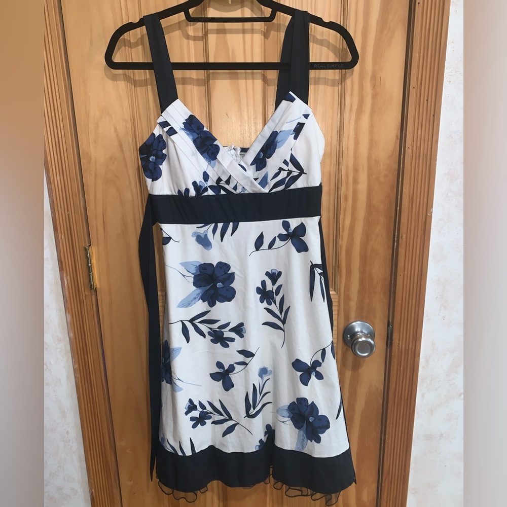 Speechless woman’s size 5 Navy/Black sleeveless fit and flare dress